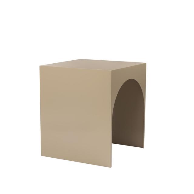 Kristina Dam Studio Arch Bord - Stort Brun Sidobord til Dit Hjem